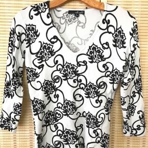 Willi Smith Pretty V-Neck Top-NWT